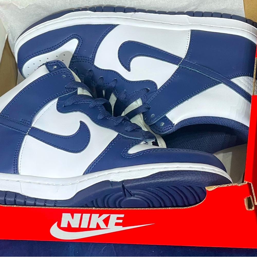 Nike Dunk High (GS) White and Midnight Navy size 4.5Y.